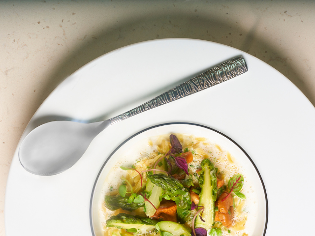 assiette plate en porcelaine